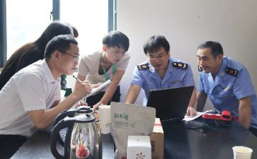 坚守者的作文7篇