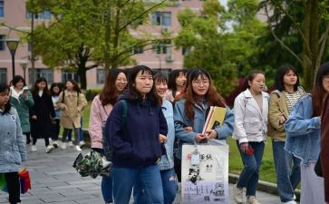 在校学生入团申请书600推荐6篇